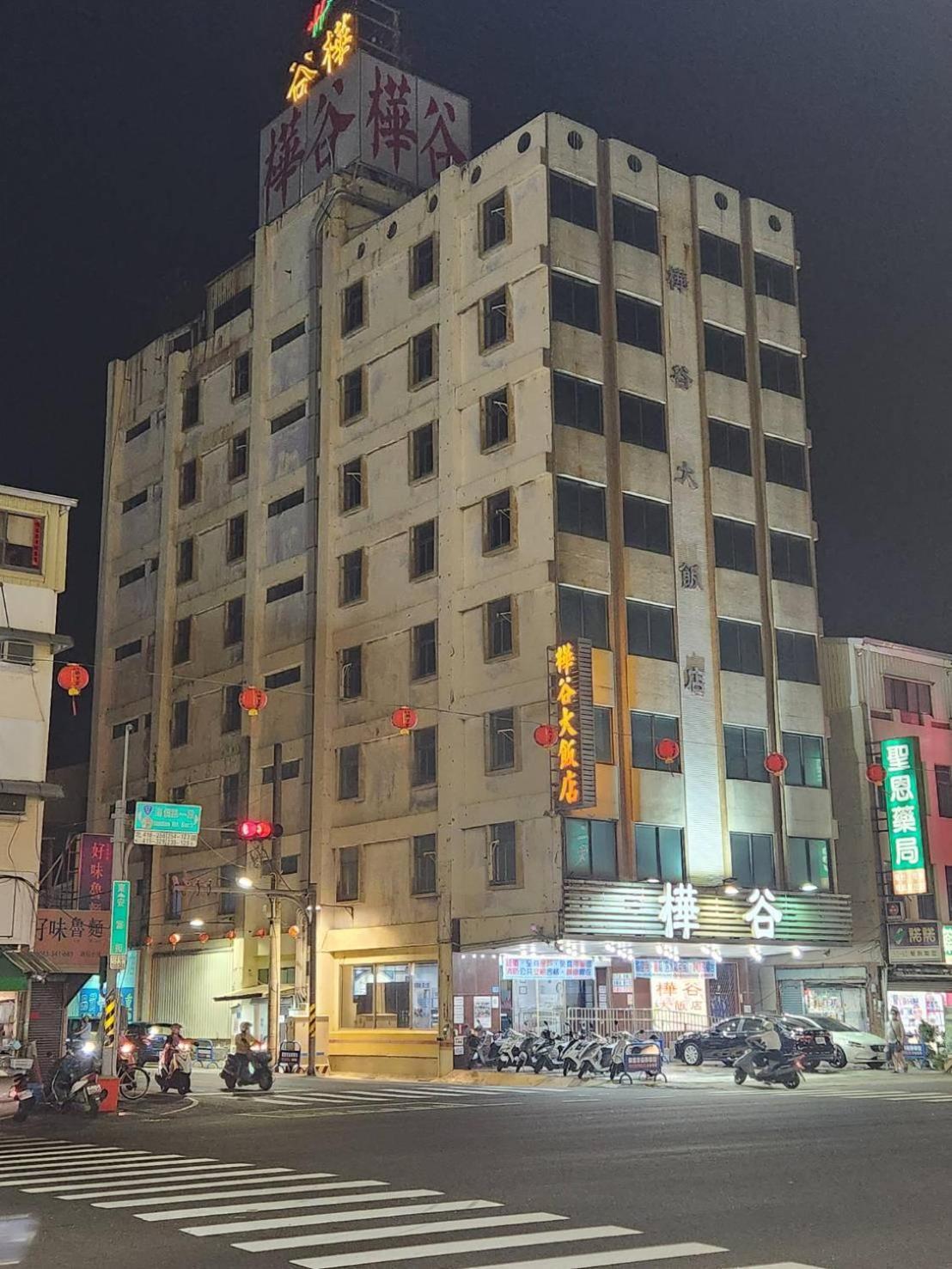 Hua Ku Hotel Tainan Exterior photo