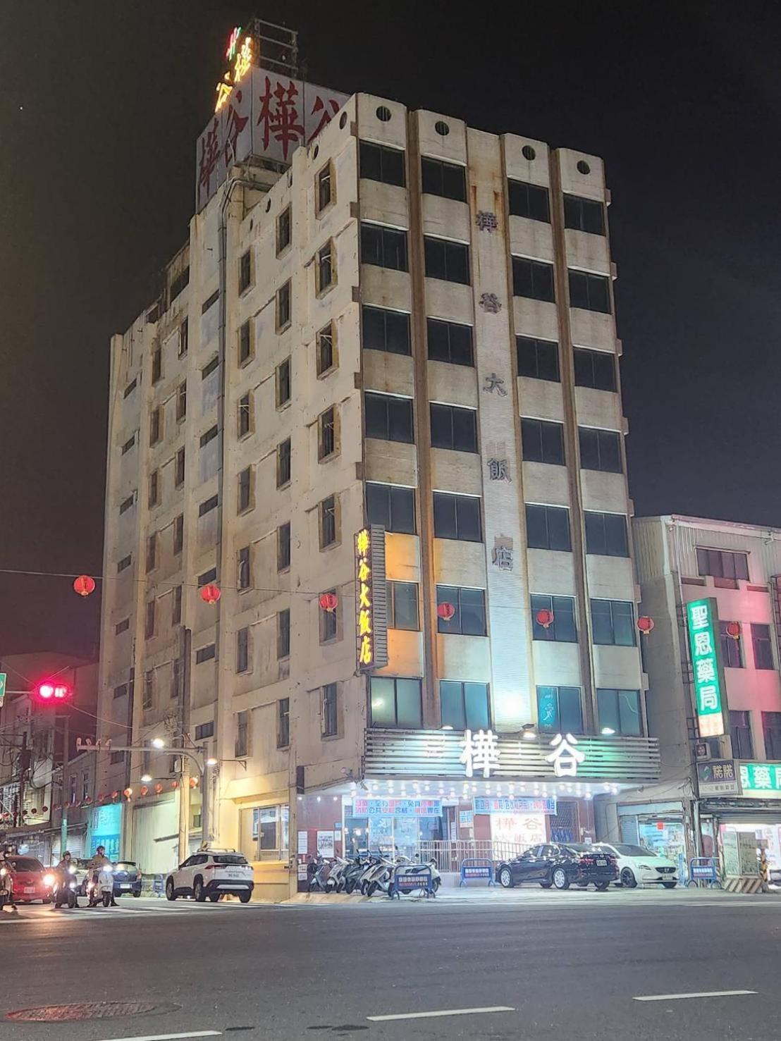 Hua Ku Hotel Tainan Exterior photo