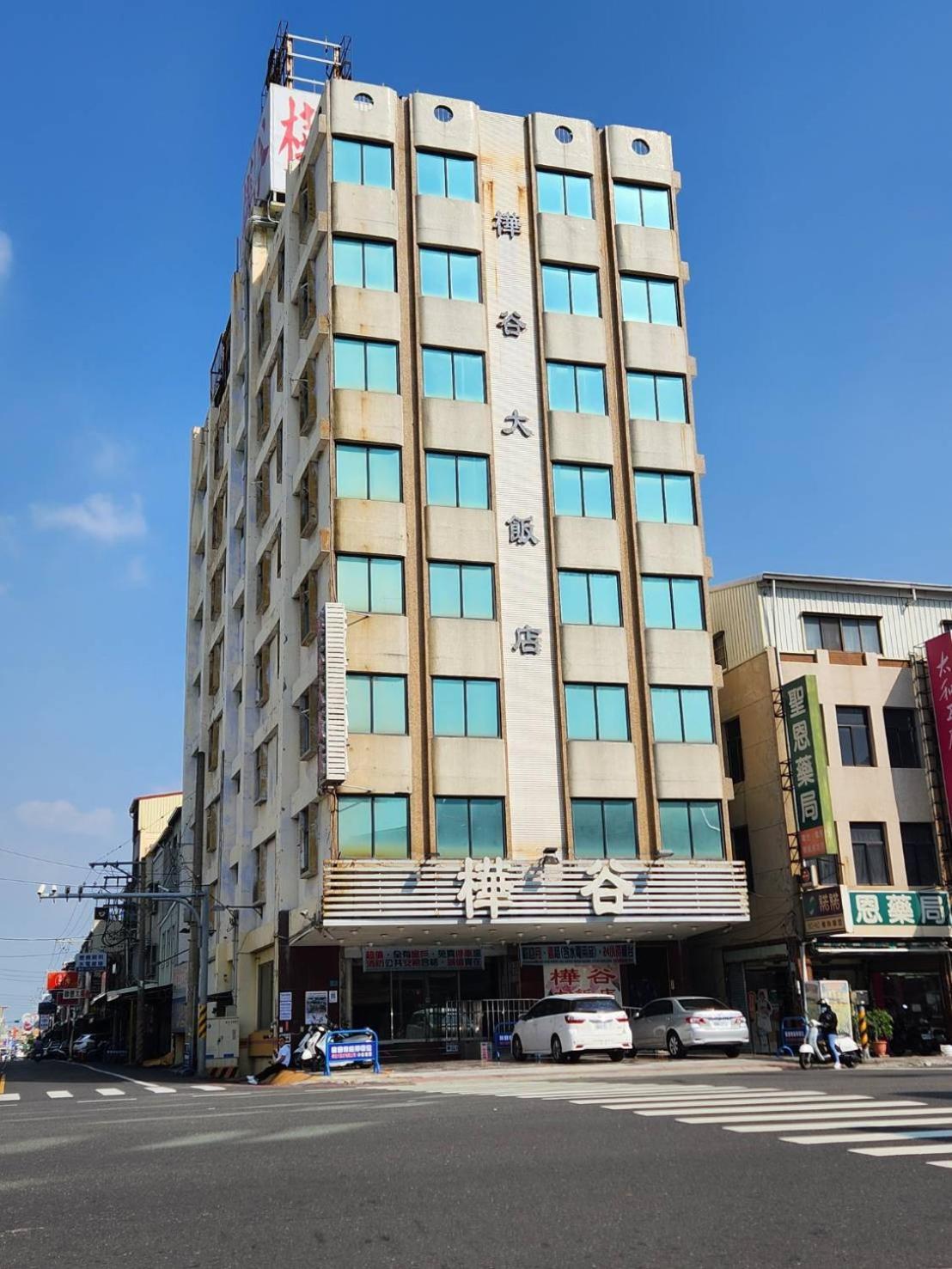 Hua Ku Hotel Tainan Exterior photo